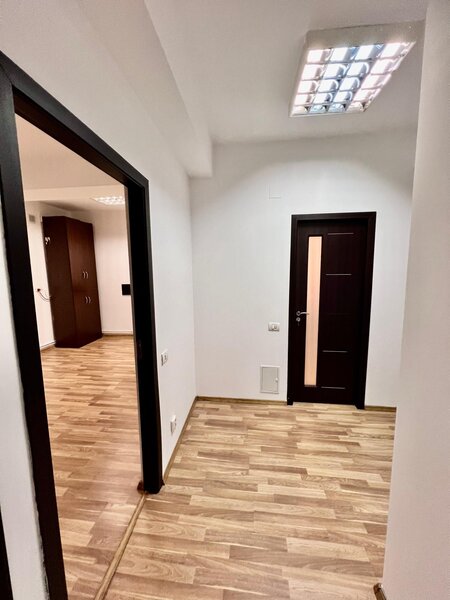 Aviatiei / Spatiu in Vila/ Decomandat - Acces separat/ Str. Elena Caragiani