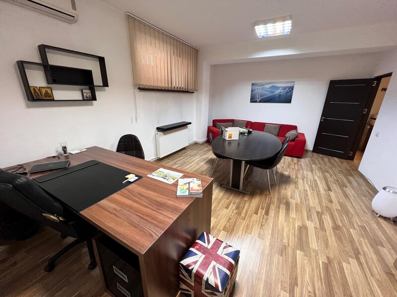 Aviatiei / Spatiu in Vila/ Decomandat - Acces separat/ Str. Elena Caragiani