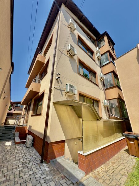 Aviatiei / Spatiu in Vila/ Decomandat - Acces separat/ Str. Elena Caragiani