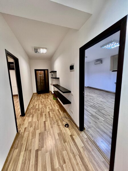 Aviatiei / Spatiu in Vila/ Decomandat - Acces separat/ Str. Elena Caragiani